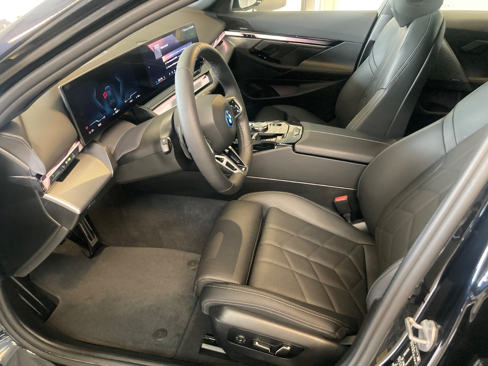 Sort BMW i5 fra 2026