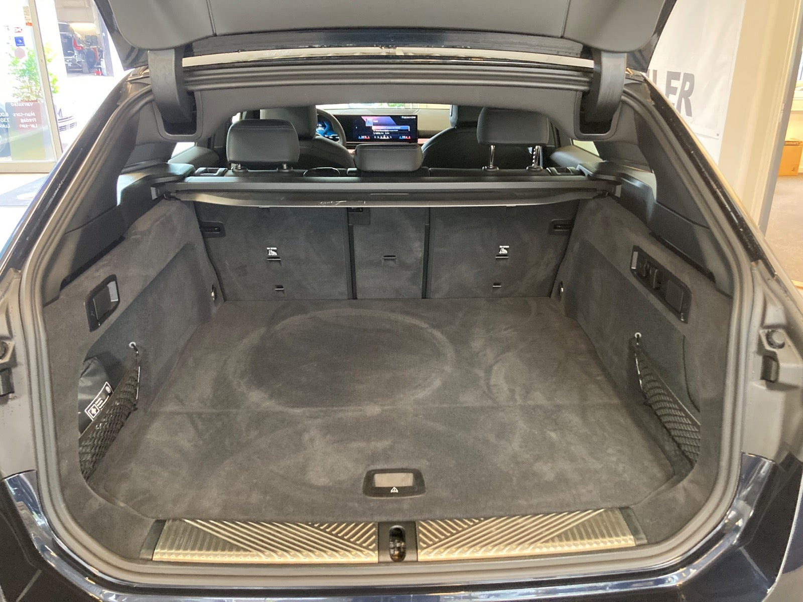 Sort BMW i5 fra 2026