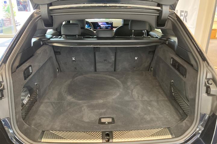 Sort BMW i5 fra 2026