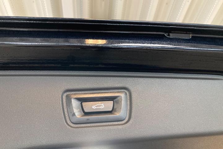 Sort BMW i5 fra 2026