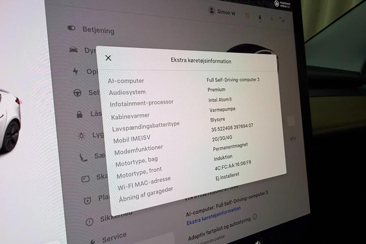 Hvid Tesla Model 3 fra 2021