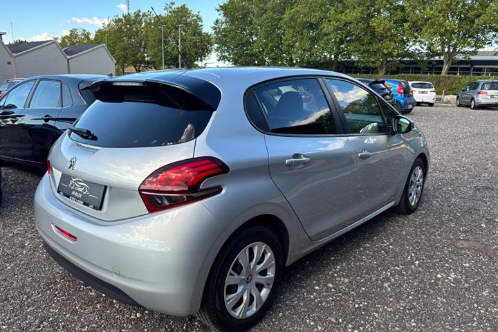 undefined Peugeot 208 fra 2017