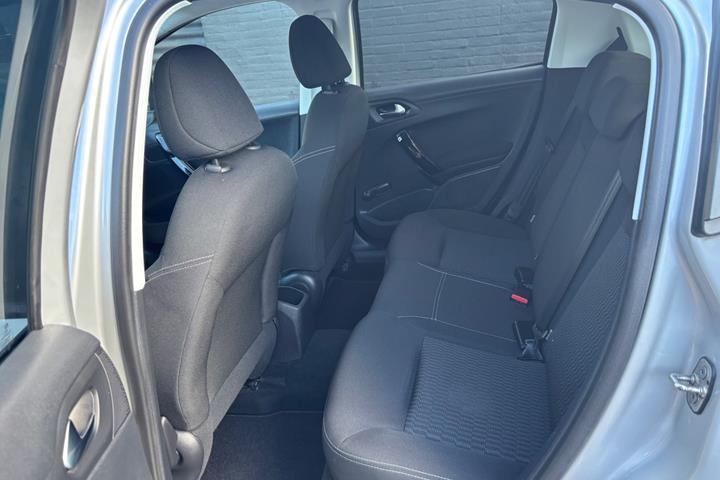 undefined Peugeot 208 fra 2017