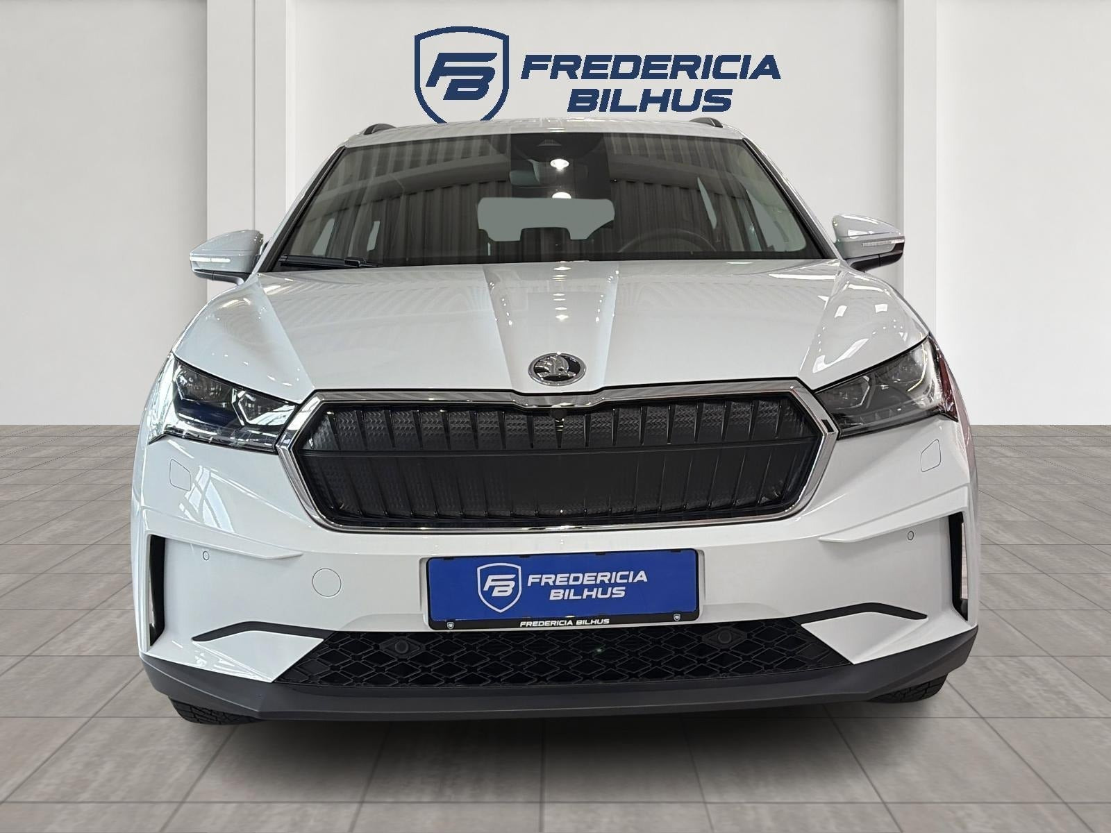 Hvid Skoda Enyaq fra 2024
