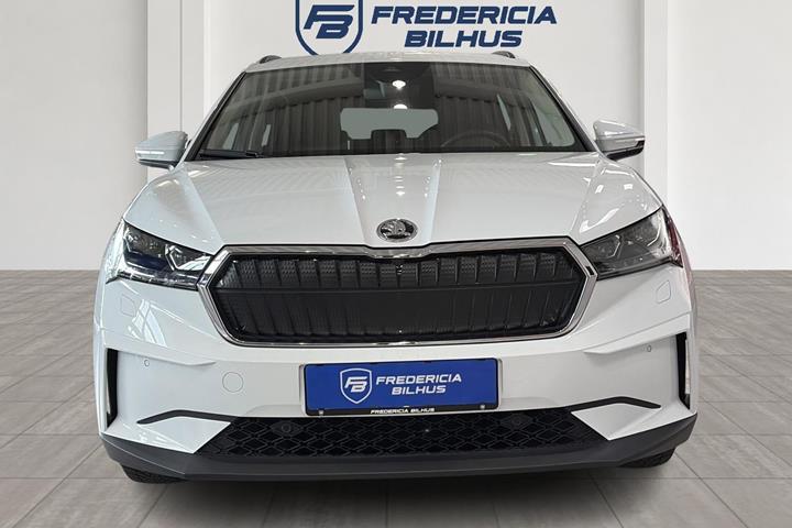 Hvid Skoda Enyaq fra 2024