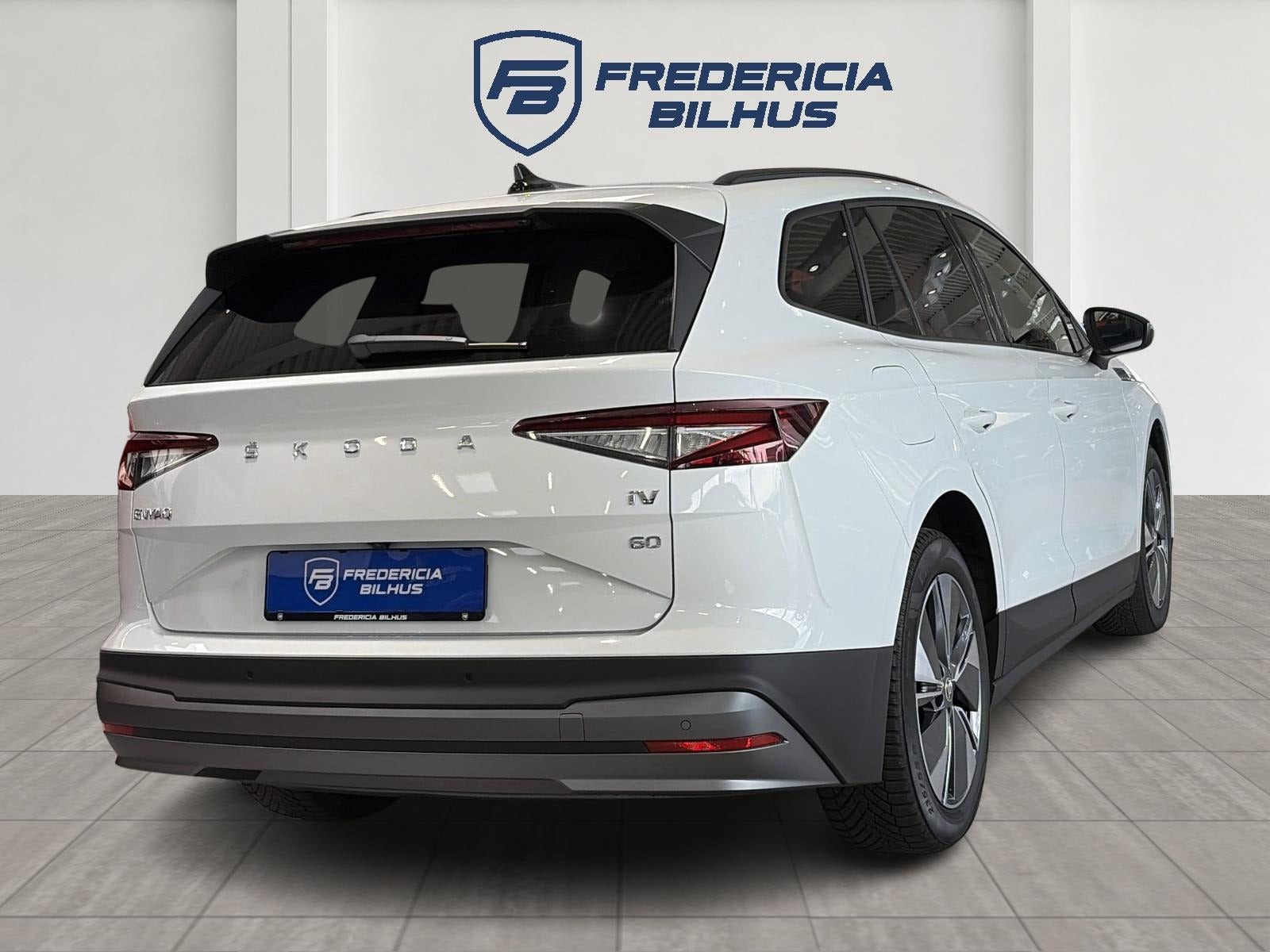 Hvid Skoda Enyaq fra 2024