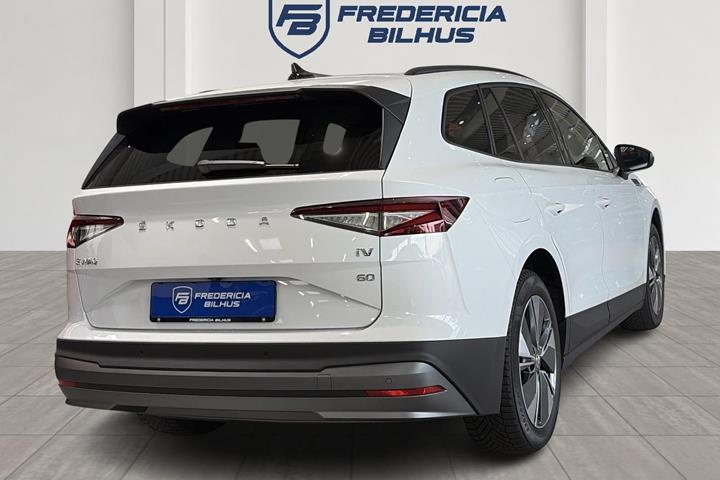 Hvid Skoda Enyaq fra 2024