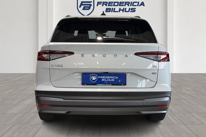 Hvid Skoda Enyaq fra 2024