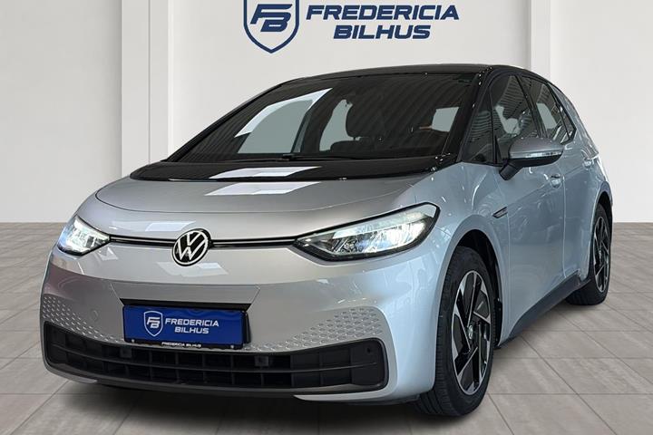 Sølv VW ID.3 fra 2023 set udefra