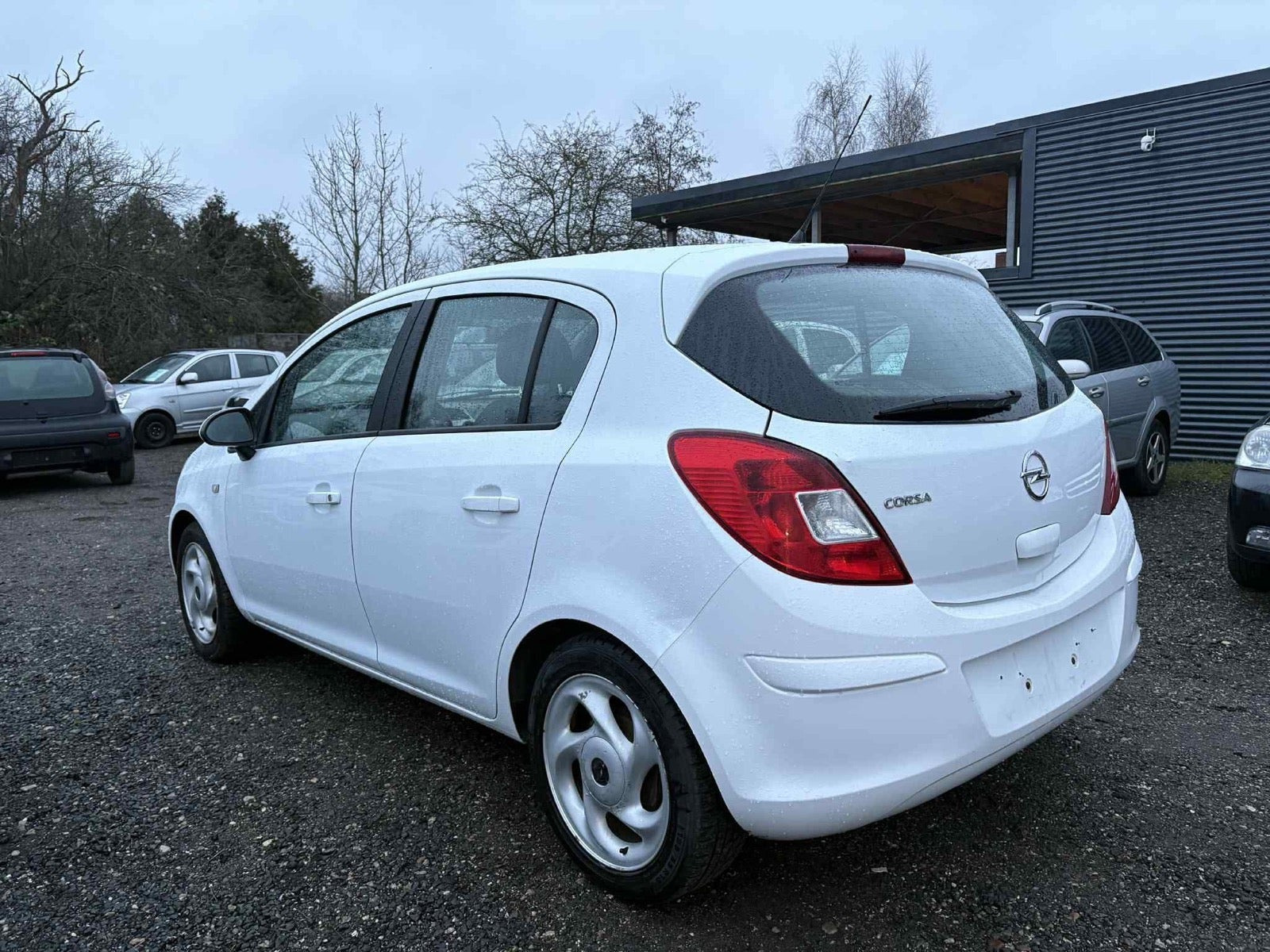 Hvid Opel Corsa fra 2013
