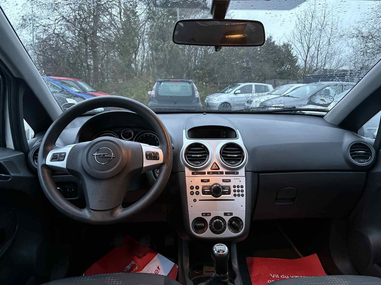 Hvid Opel Corsa fra 2013