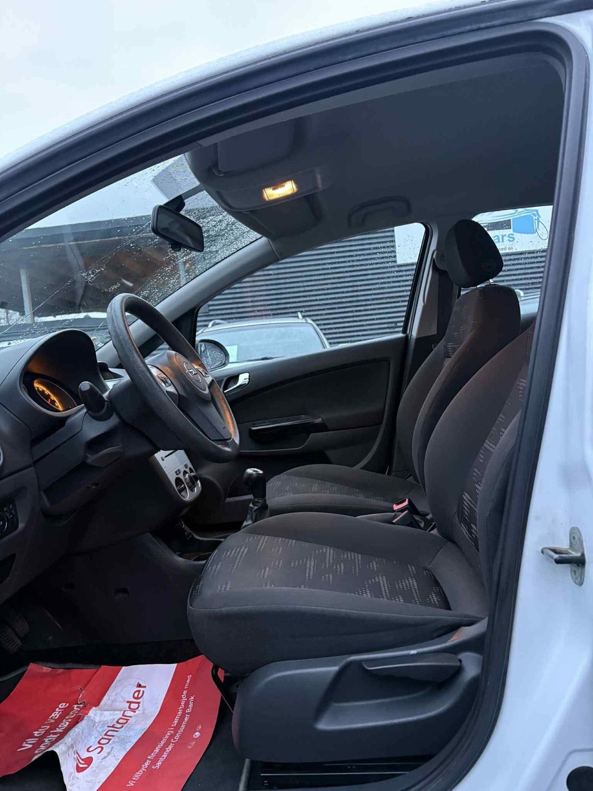 Hvid Opel Corsa fra 2013