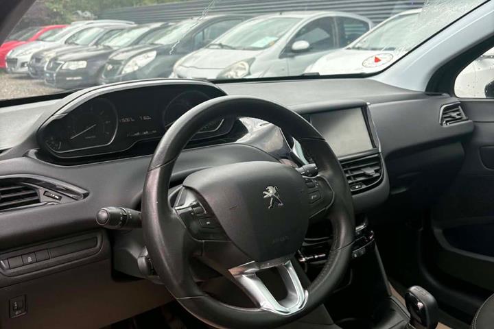 undefined Peugeot 208 fra 2016