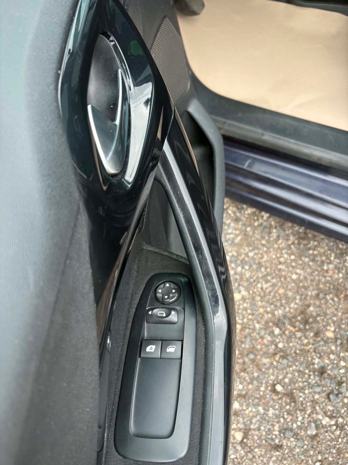 undefined Peugeot 208 fra 2016