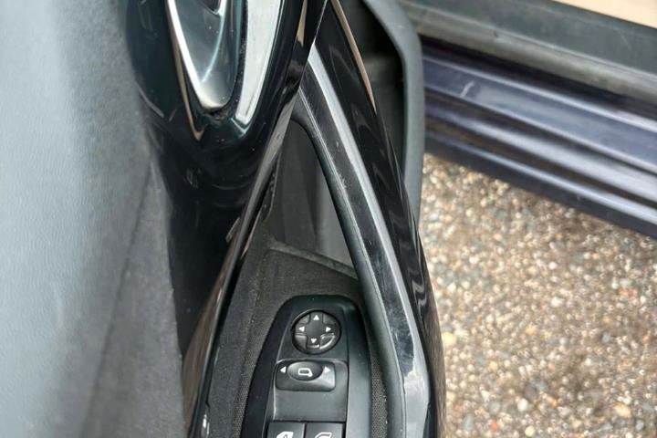 undefined Peugeot 208 fra 2016