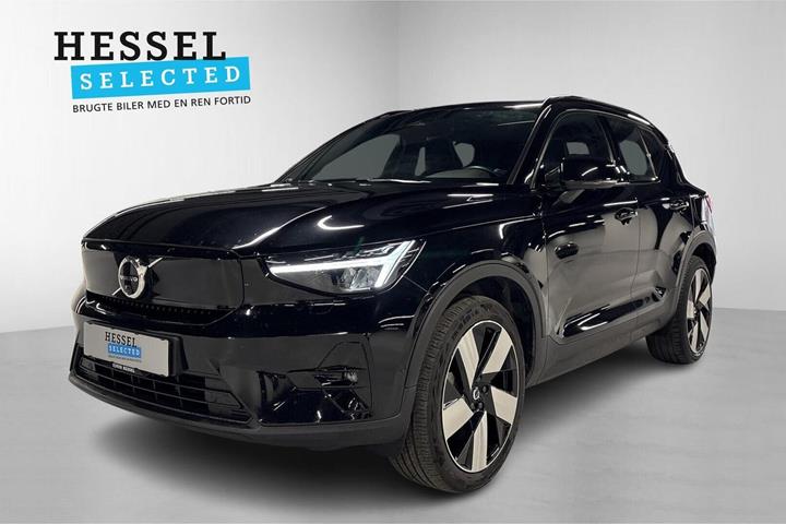 Sort Volvo XC40 fra 2023 set udefra