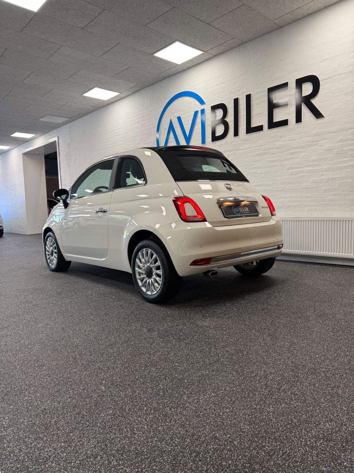 Hvid Fiat 500C fra 2022