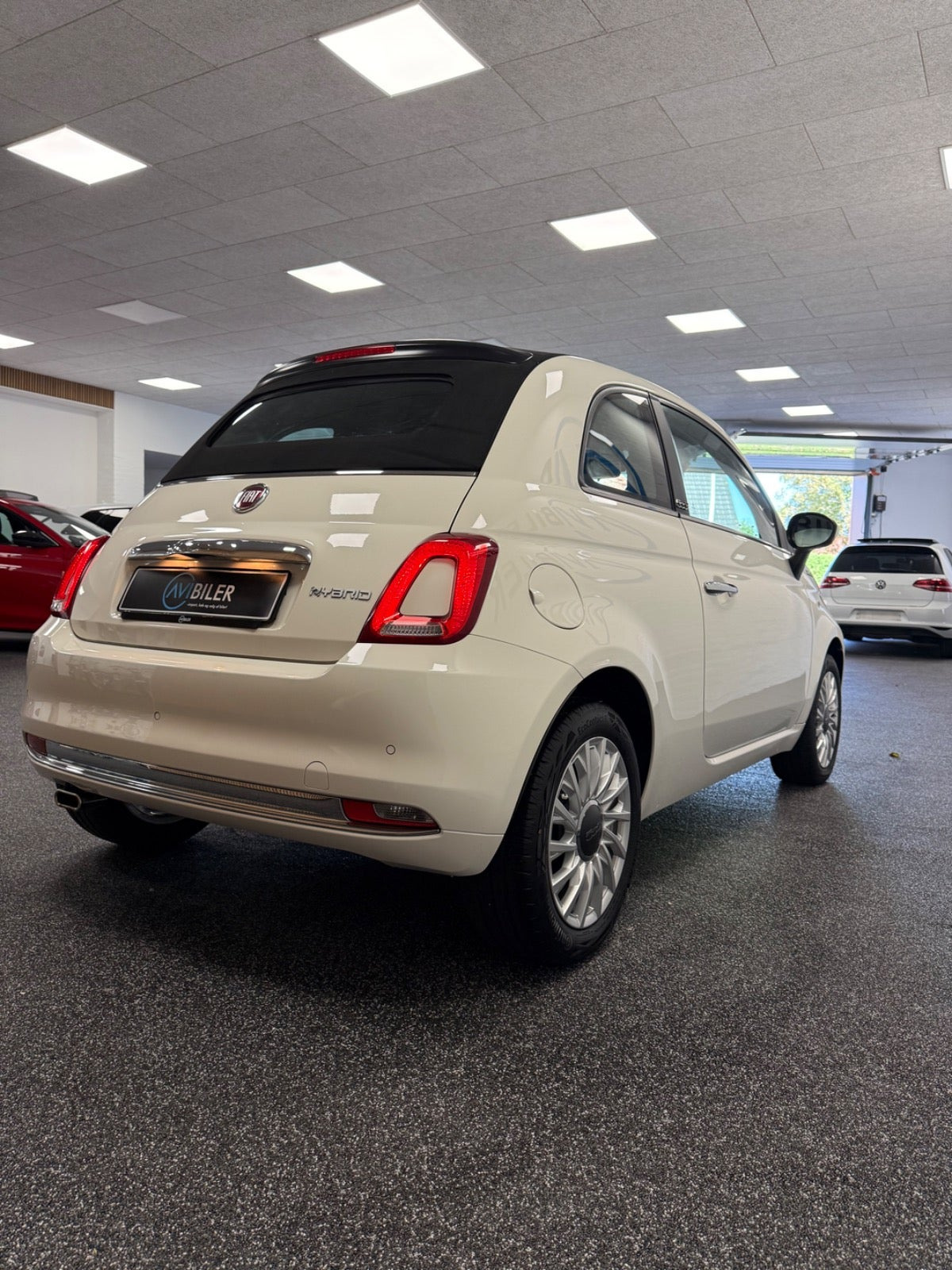 Hvid Fiat 500C fra 2022
