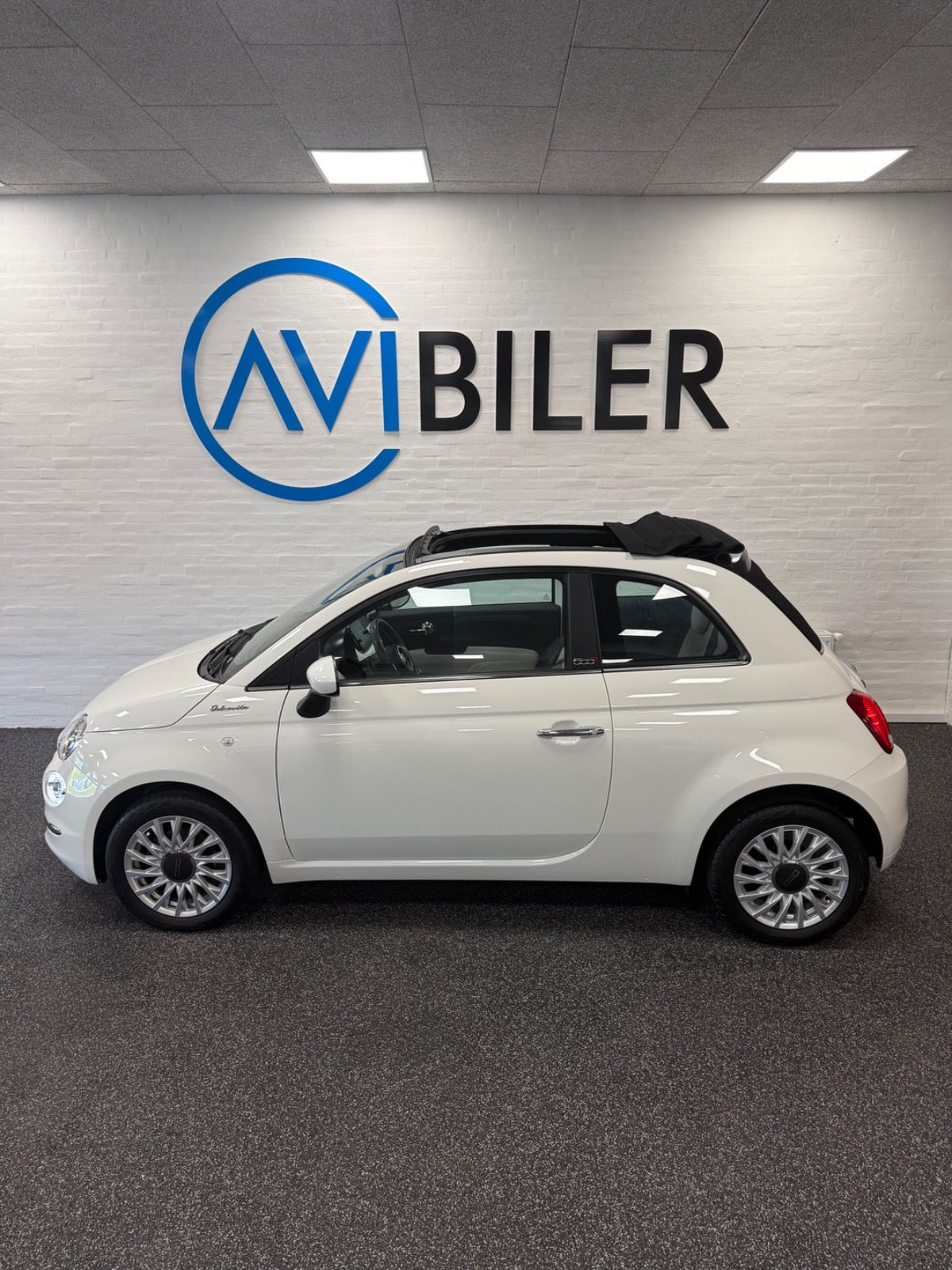 Hvid Fiat 500C fra 2022