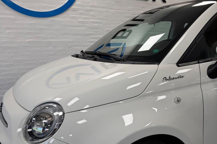 Hvid Fiat 500C fra 2022