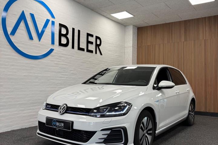 Hvid VW Golf VII fra 2019
