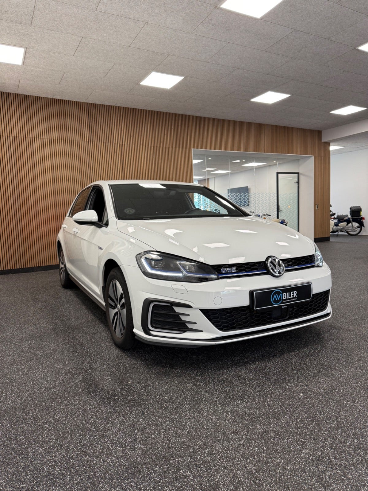 Hvid VW Golf VII fra 2019