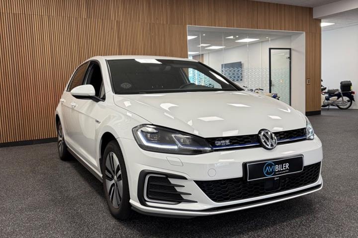 Hvid VW Golf VII fra 2019