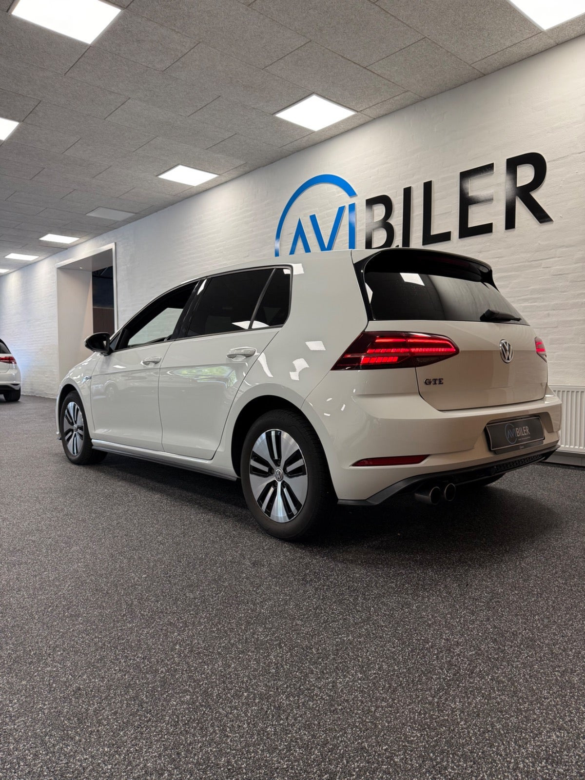 Hvid VW Golf VII fra 2019