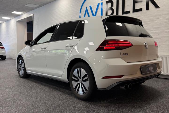 Hvid VW Golf VII fra 2019