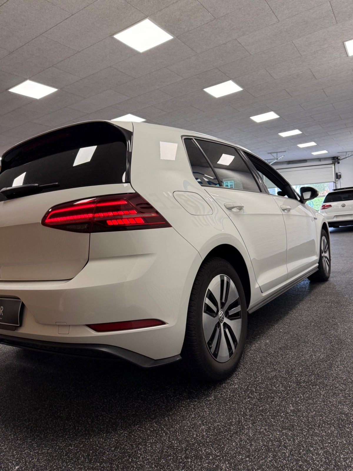 Hvid VW Golf VII fra 2019