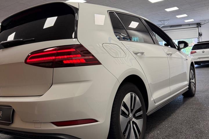 Hvid VW Golf VII fra 2019