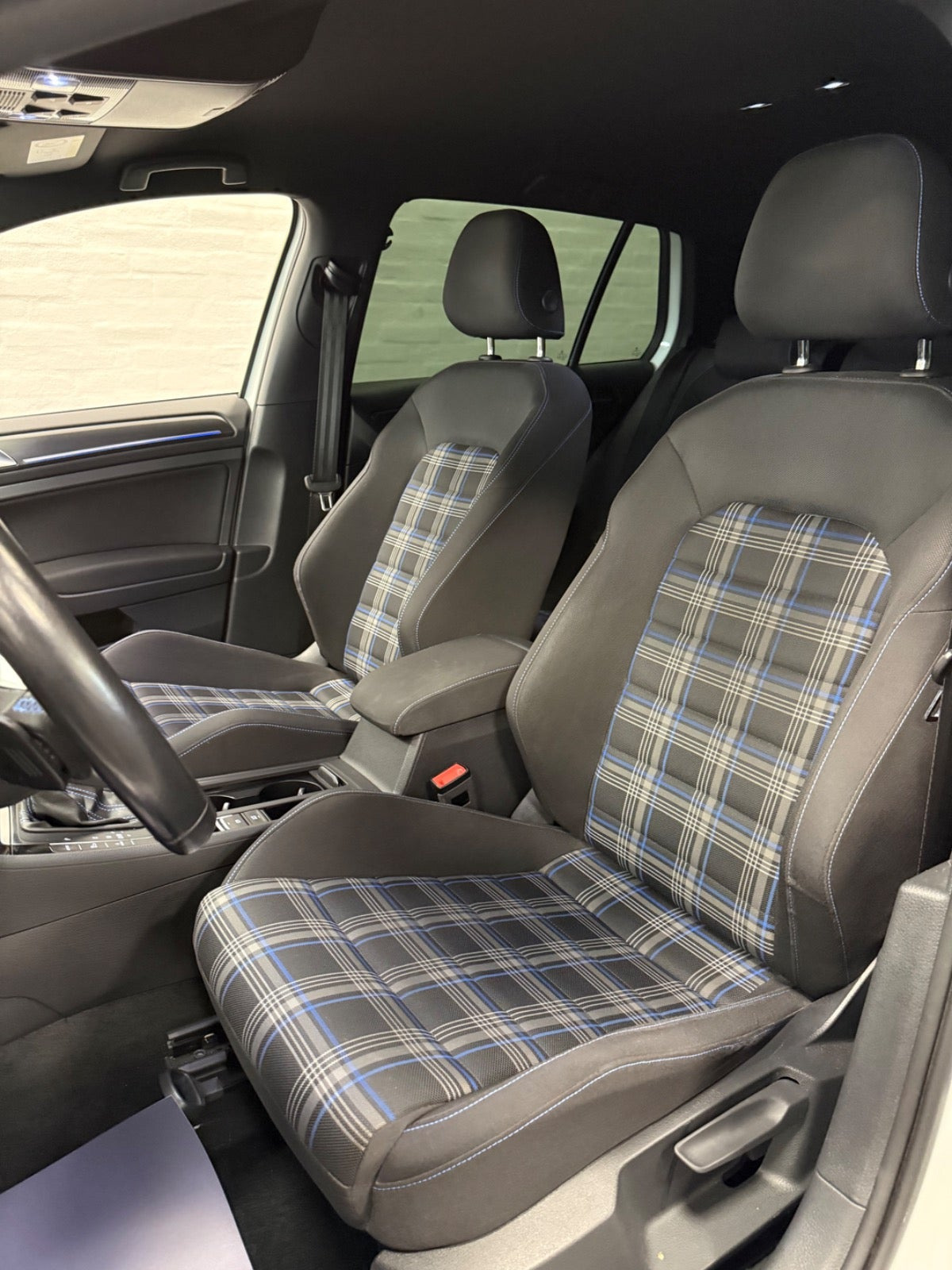 Hvid VW Golf VII fra 2019