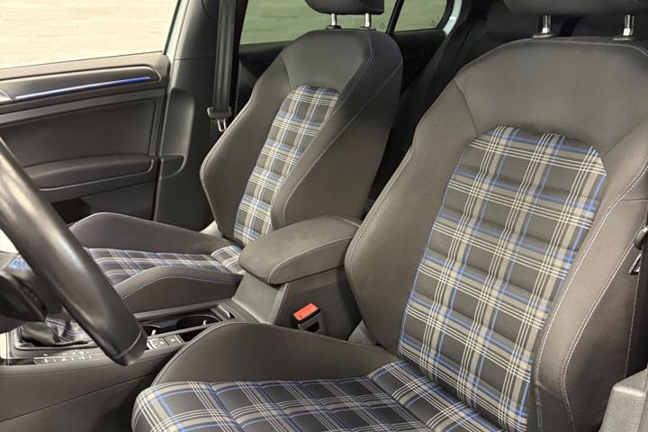Hvid VW Golf VII fra 2019
