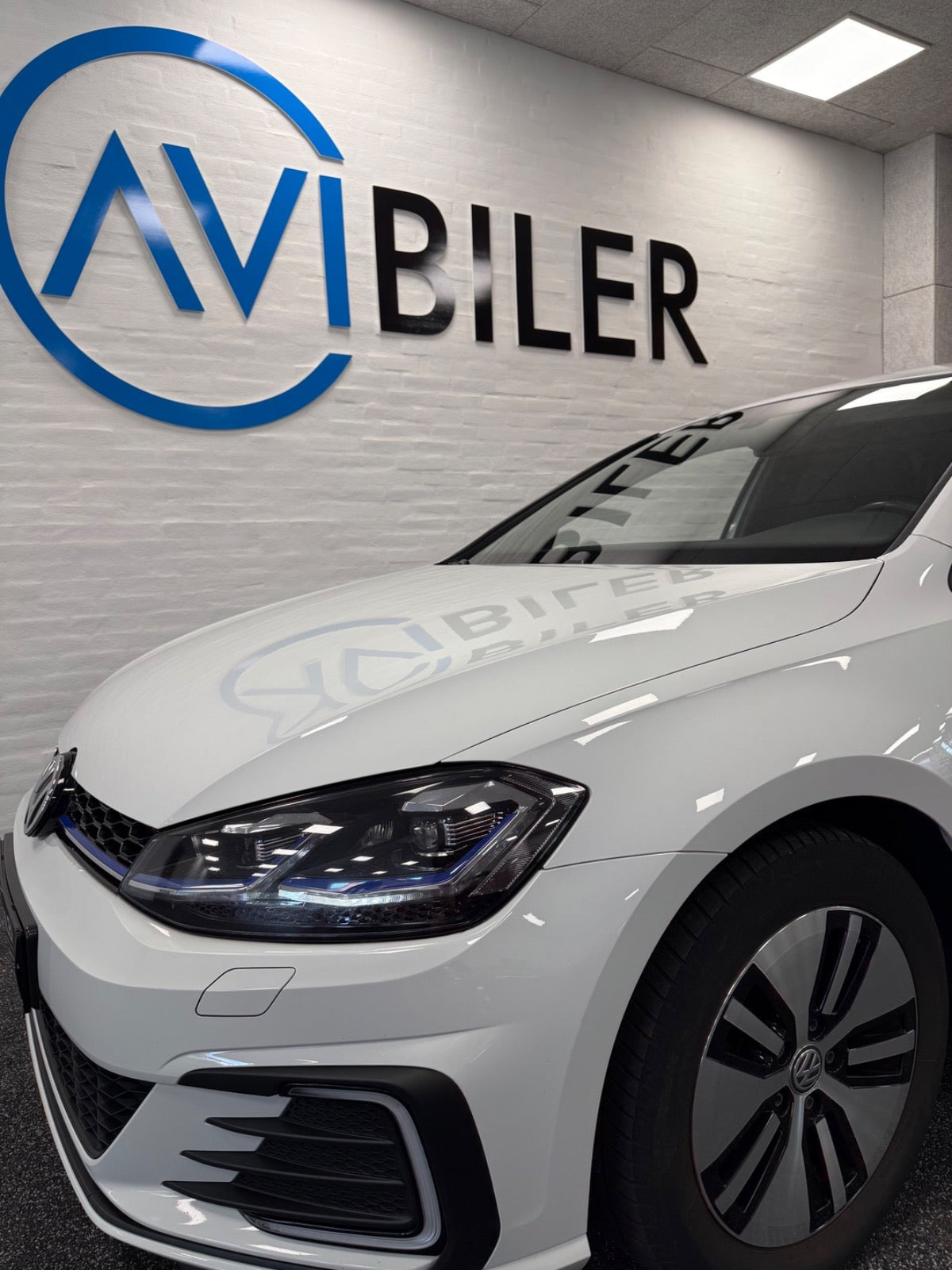 Hvid VW Golf VII fra 2019