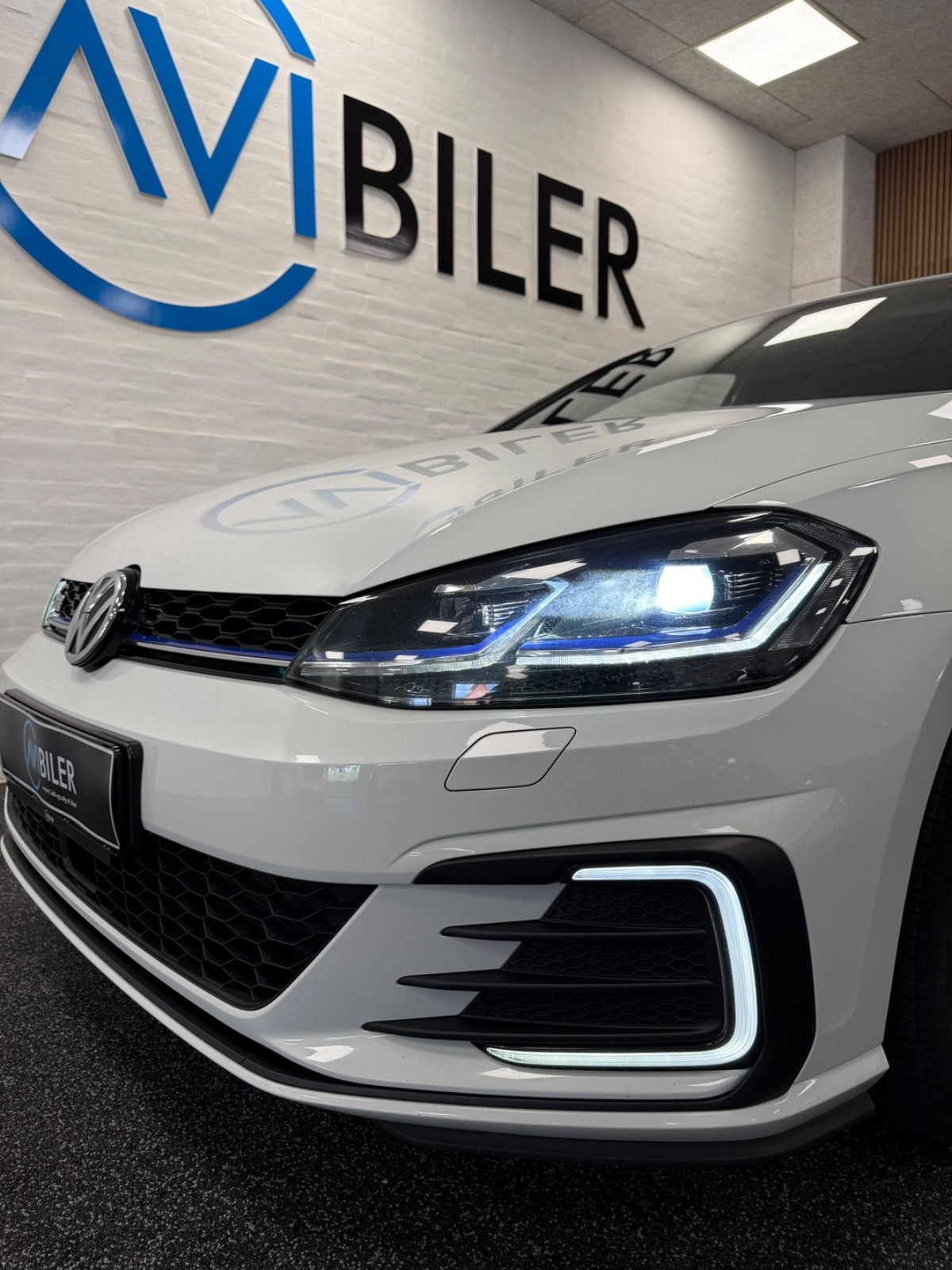 Hvid VW Golf VII fra 2019