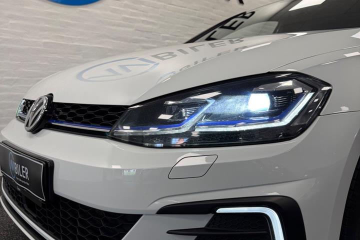 Hvid VW Golf VII fra 2019