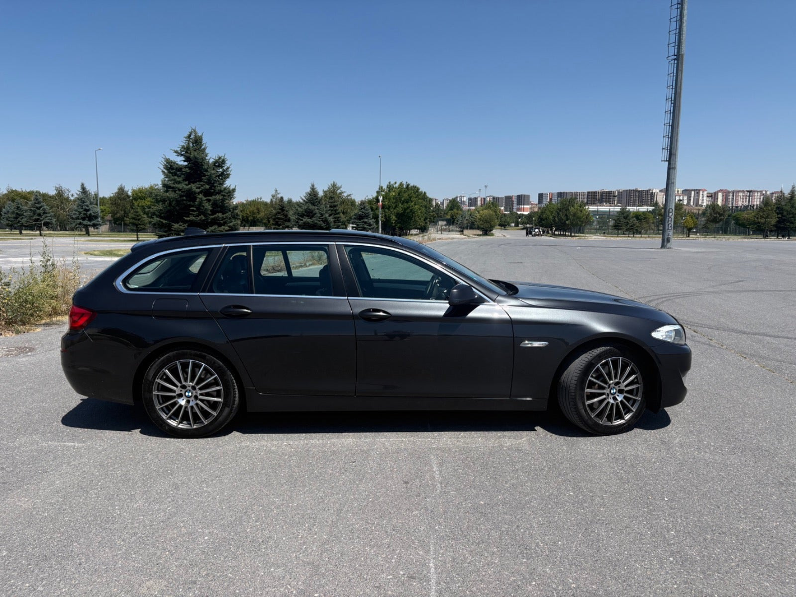 Sort BMW 520d fra 2012