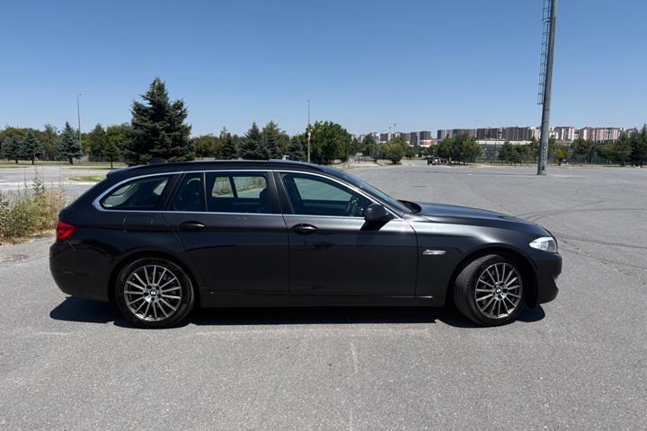 Sort BMW 520d fra 2012