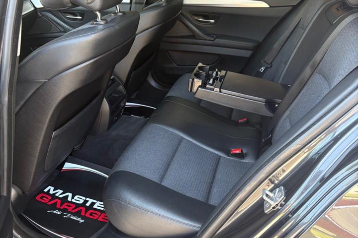Sort BMW 520d fra 2012