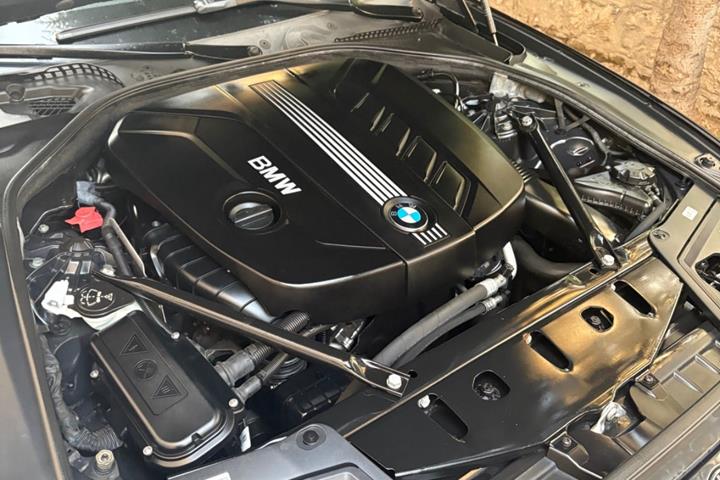 Sort BMW 520d fra 2012