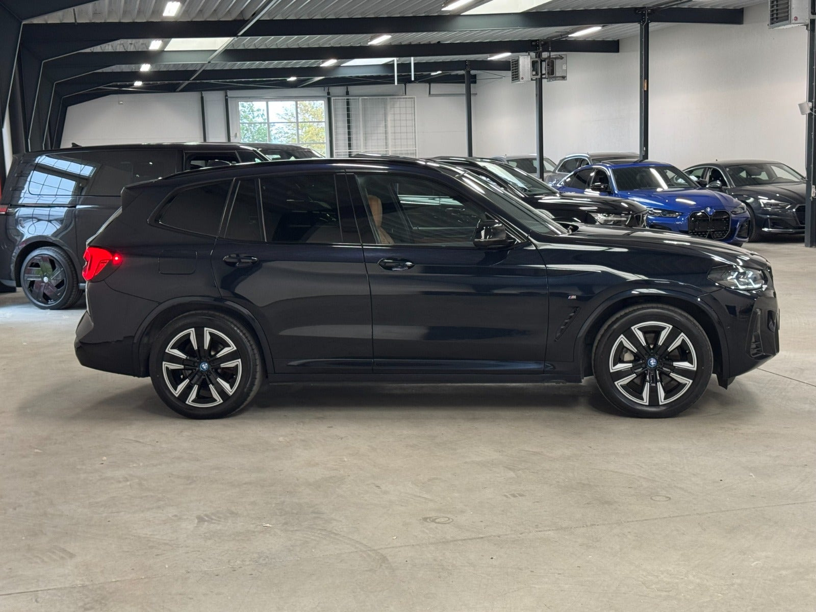 Sort BMW iX3 fra 2023