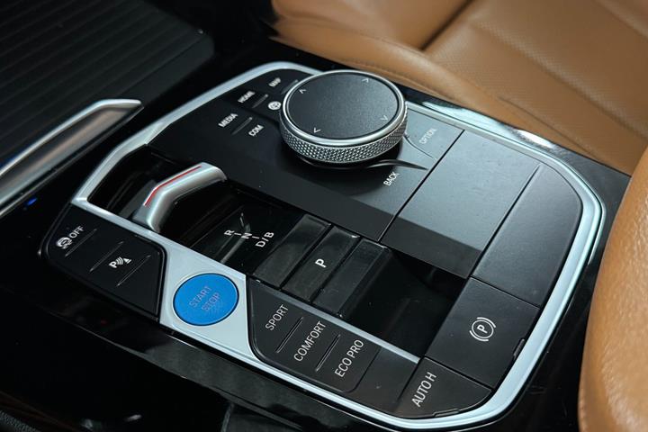 Sort BMW iX3 fra 2023