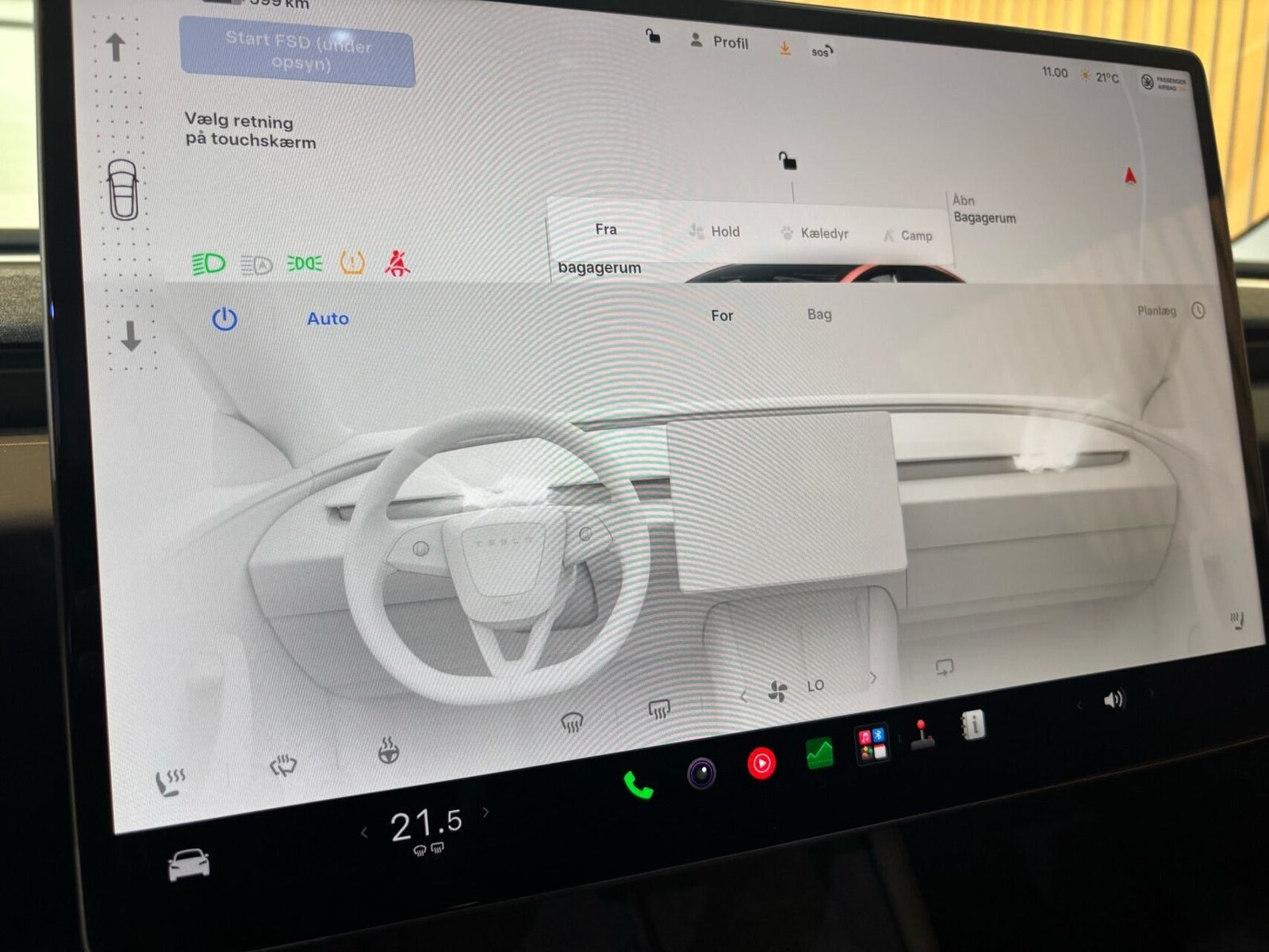 Rød Tesla Model 3 fra 2024