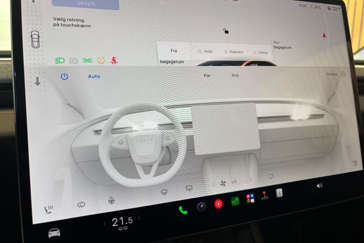 Rød Tesla Model 3 fra 2024
