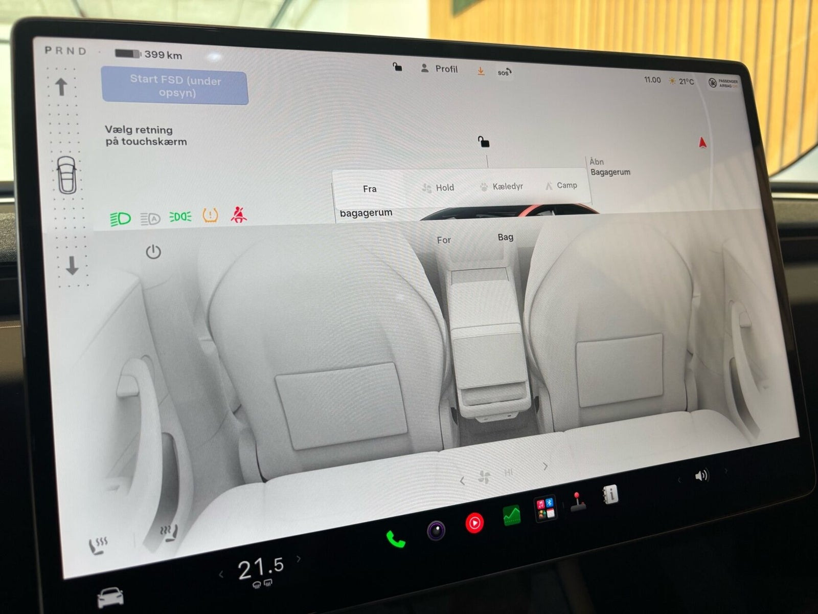 Rød Tesla Model 3 fra 2024