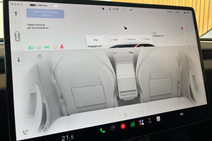 Rød Tesla Model 3 fra 2024