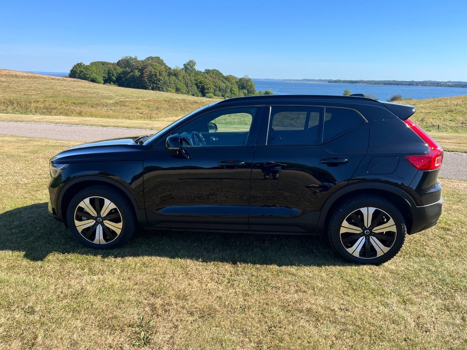 Sort Volvo XC40 fra 2023