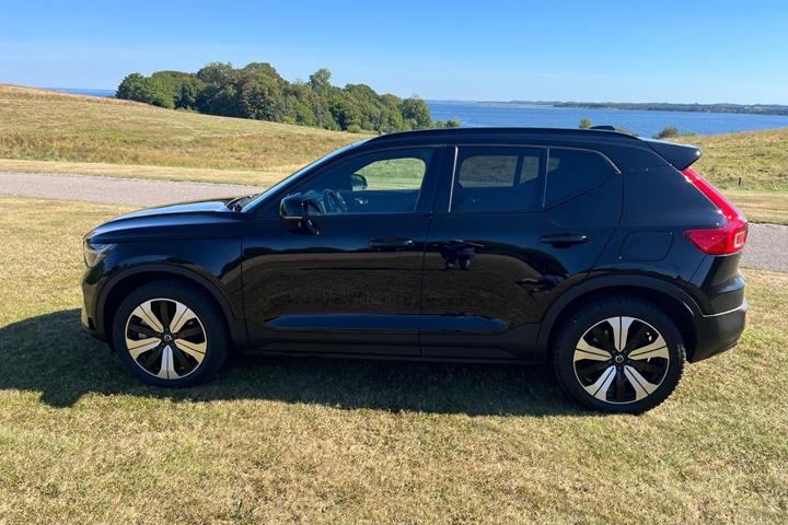 Sort Volvo XC40 fra 2023