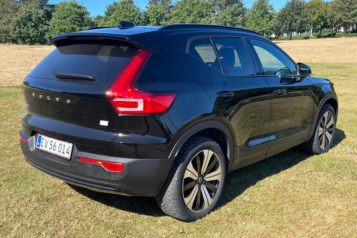 Sort Volvo XC40 fra 2023