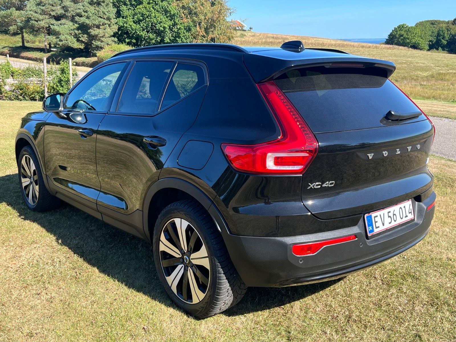 Sort Volvo XC40 fra 2023